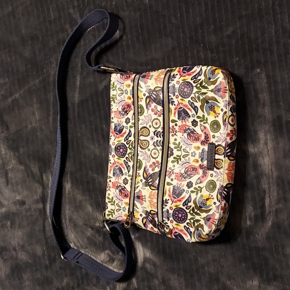 Sakroots Handbags - Sakroots crossbody purse